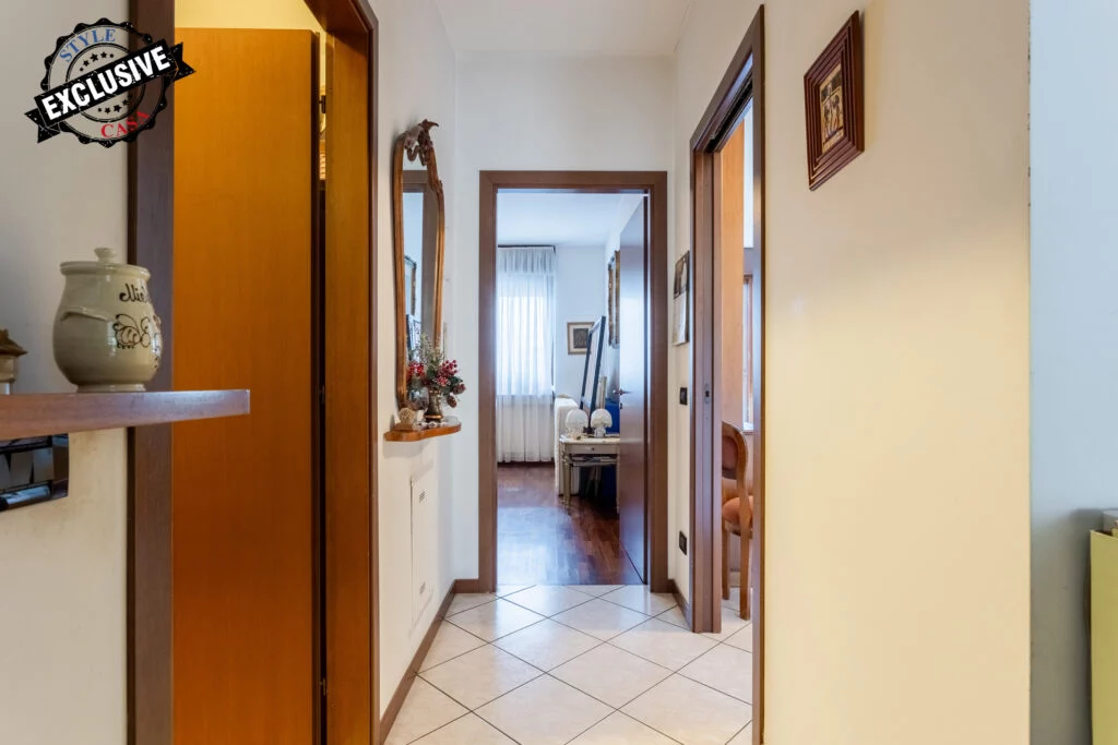 Attico con terrazzo — Zona Commerciale - Immagine 3