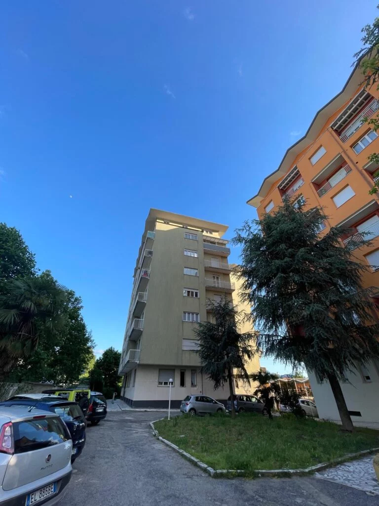 Bilocale luminoso con balcone — Pregnana Milanese - Immagine 5