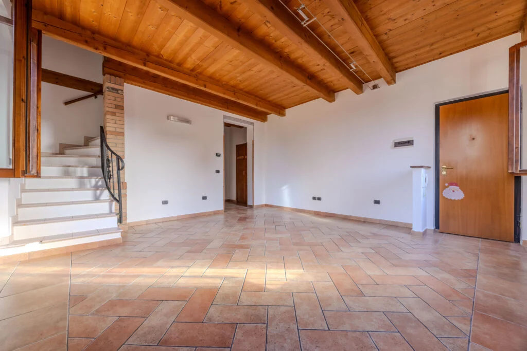 3 Locali in Vendita su due livelli - Rho