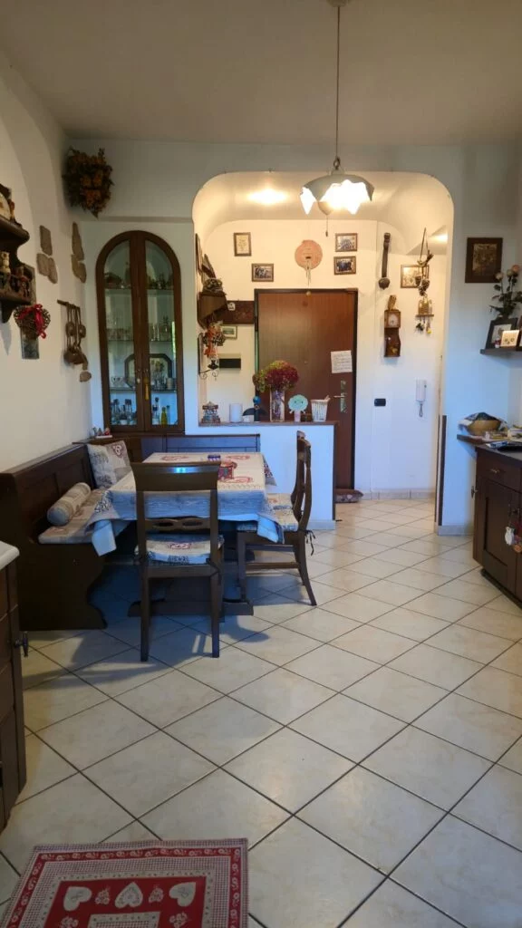 Villa indipendente con giardino — Zona Residenziale - Immagine 4