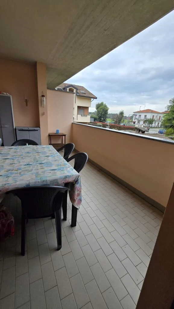 Bilocale luminoso con balcone — Pregnana Milanese - Immagine 4