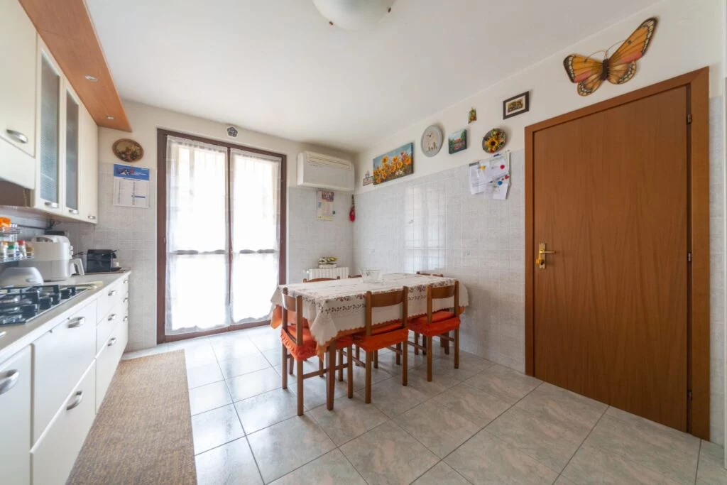 Porzione di Villa Bifamiliare a Garbagnate Milanese - Immagine 7