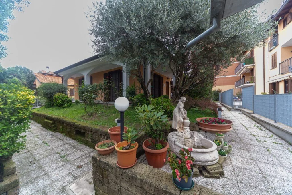 Porzione di Villa Bifamiliare a Garbagnate Milanese