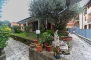 Porzione di Villa Bifamiliare a Garbagnate Milanese