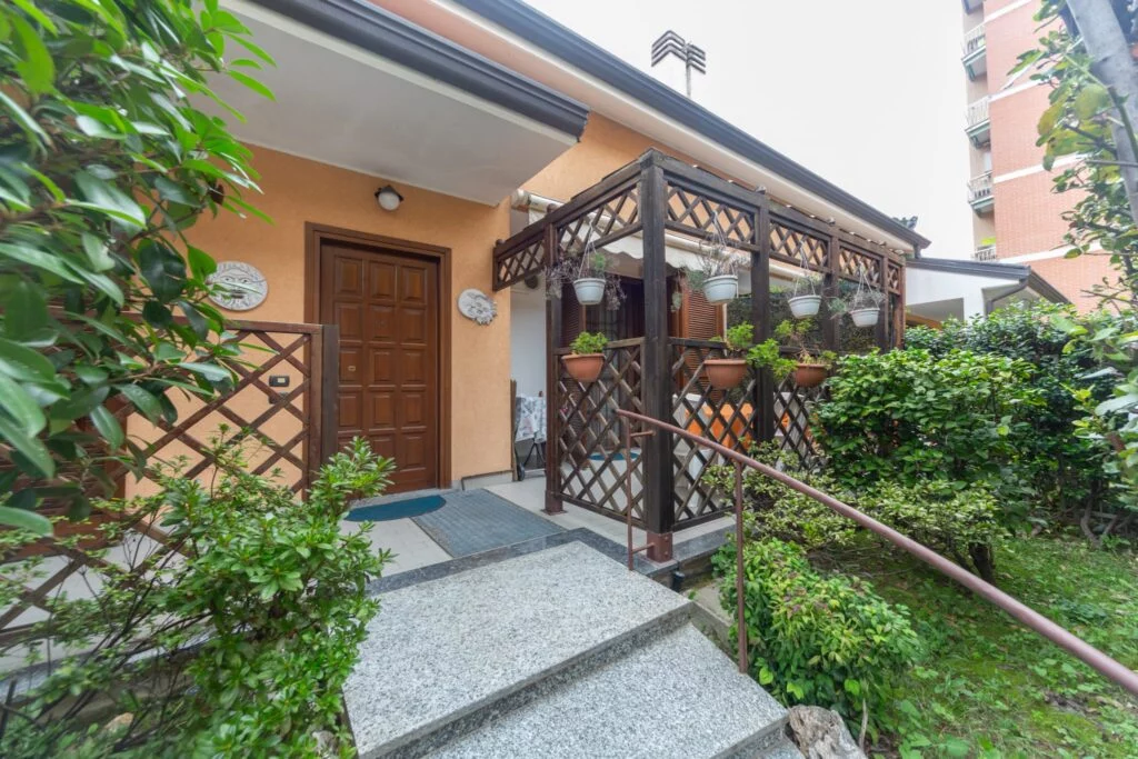 Porzione di Villa Bifamiliare a Garbagnate Milanese - Immagine 3