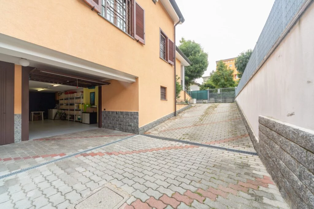 Porzione di Villa Bifamiliare a Garbagnate Milanese - Immagine 27