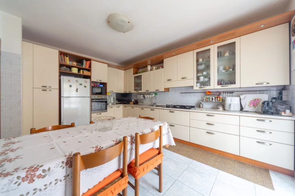 Porzione di Villa Bifamiliare a Garbagnate Milanese - Immagine 8