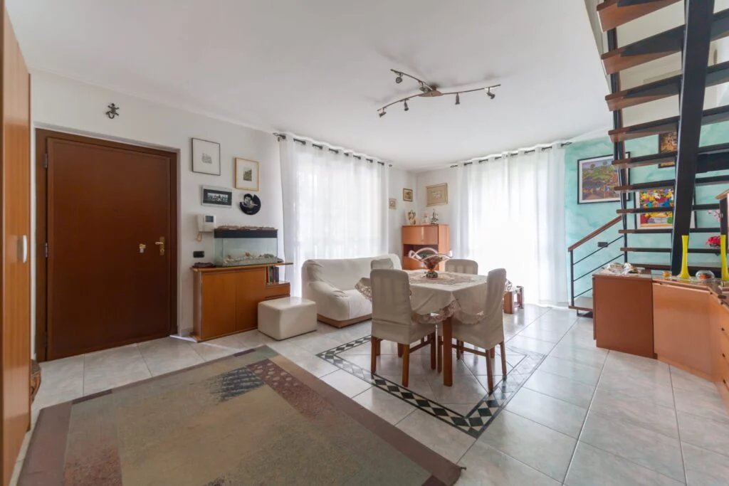 Porzione di Villa Bifamiliare a Garbagnate Milanese - Immagine 6