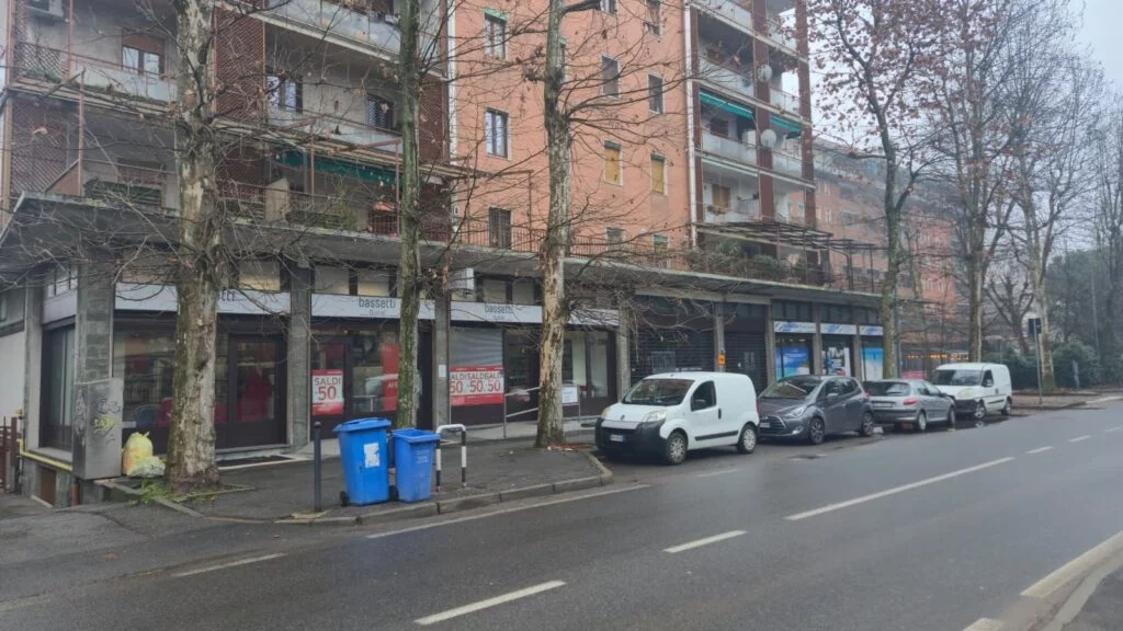 Negozio - Locale Commerciale a Garbagnate Milanese - Immagine 4