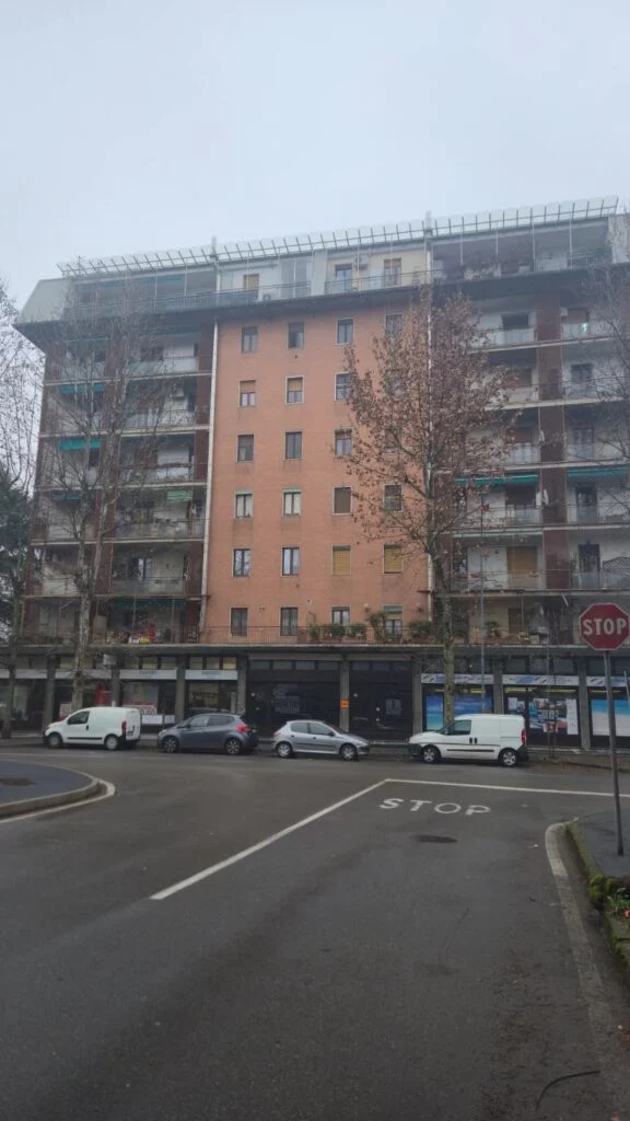 Negozio - Locale Commerciale a Garbagnate Milanese - Immagine 5