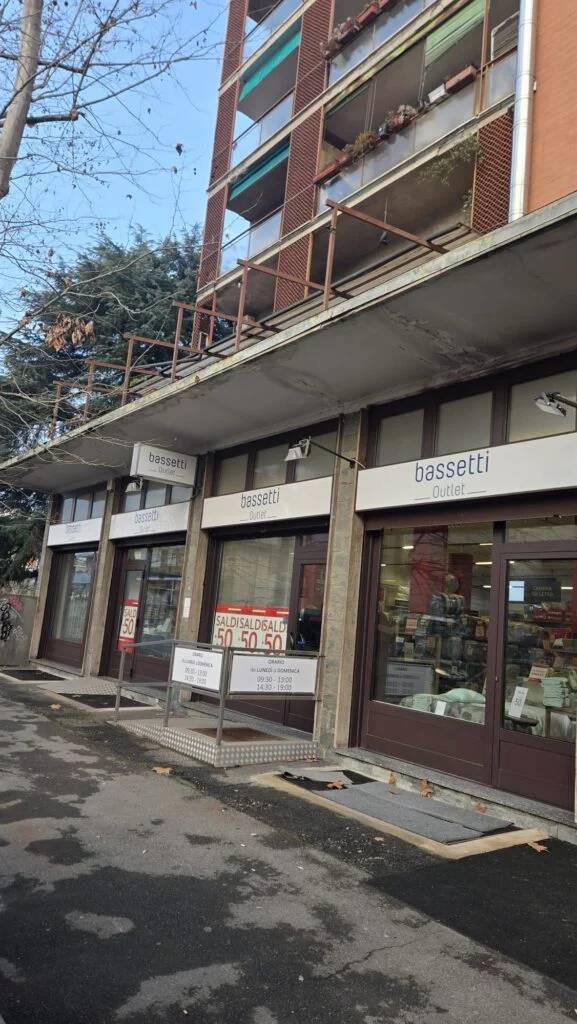 Negozio - Locale Commerciale a Garbagnate Milanese - Immagine 2