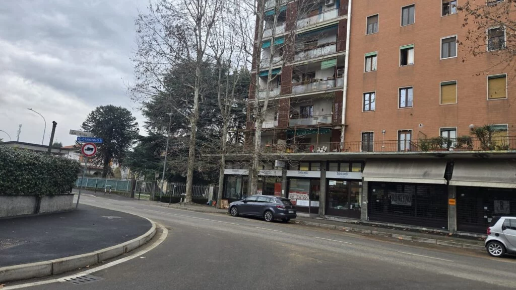 Negozio - Locale Commerciale a Garbagnate Milanese - Immagine 7